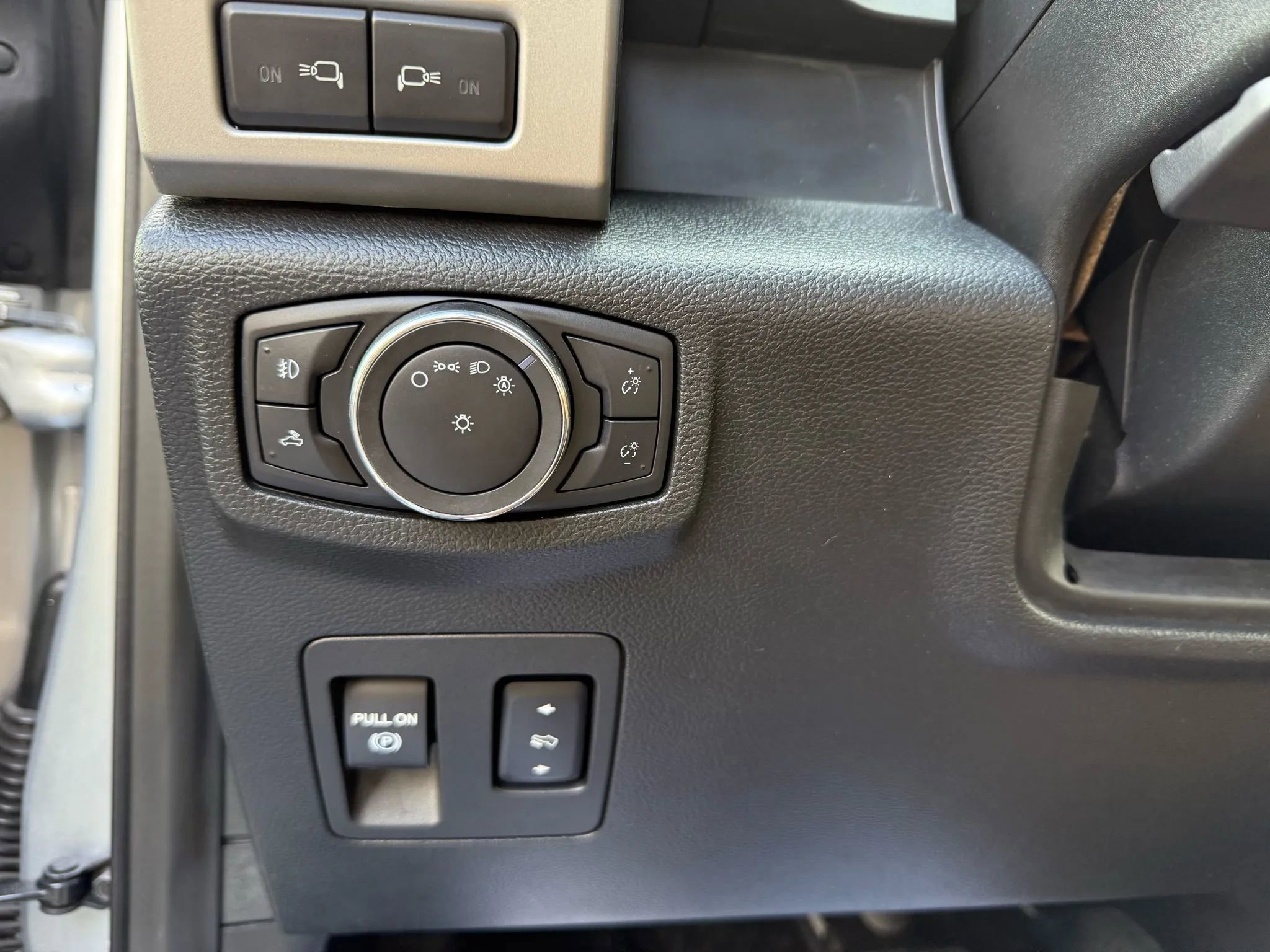 Used 2015 Ford F150 Lariat image 17