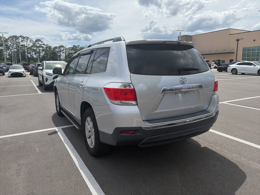Used 2012 Toyota Highlander FWD w/ Tech Pkg image 3