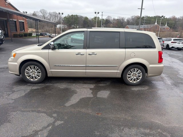 Used 2012 Chrysler Town & Country Limited w/ Luxury Group image 13