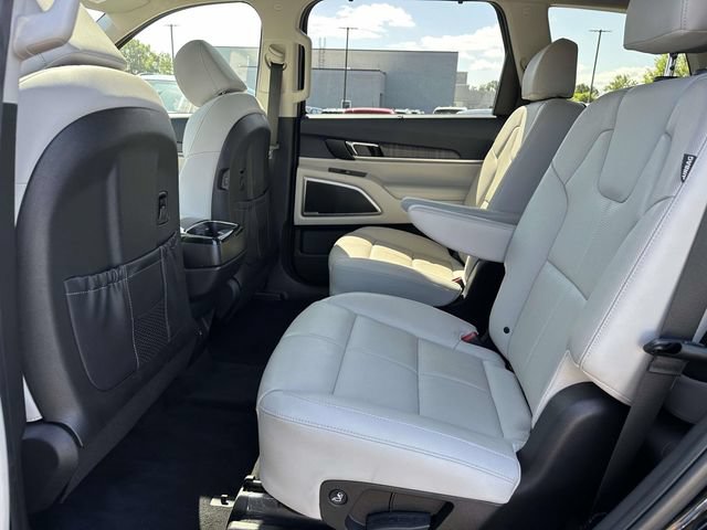 Used 2023 Kia Telluride EX w/ EX Captain's Chair Package AWD/4WD image 17