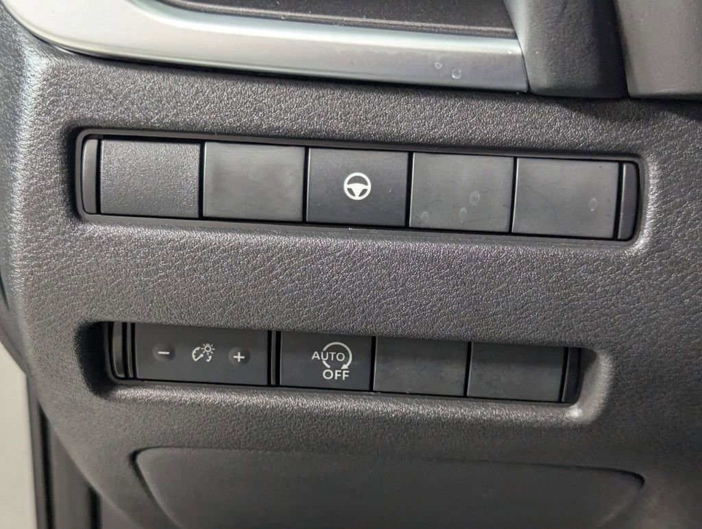 Used 2023 Nissan Rogue SV image 13