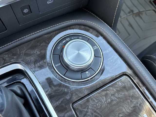 Used 2023 Nissan Armada Platinum w/ Captain's Chairs Package AWD/4WD image 39