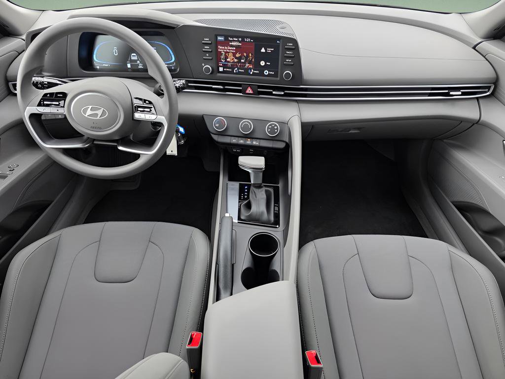 Used 2024 Hyundai Elantra SE image 21