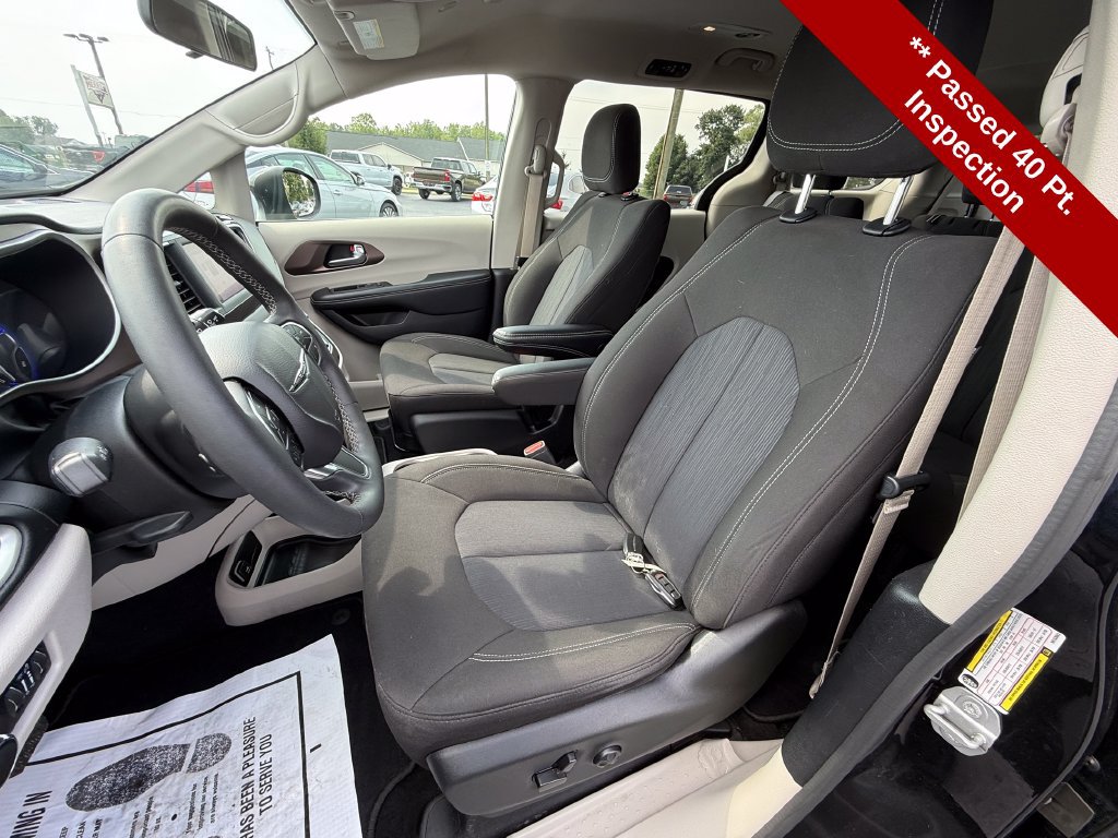 Used 2022 Chrysler Voyager LX FWD image 14