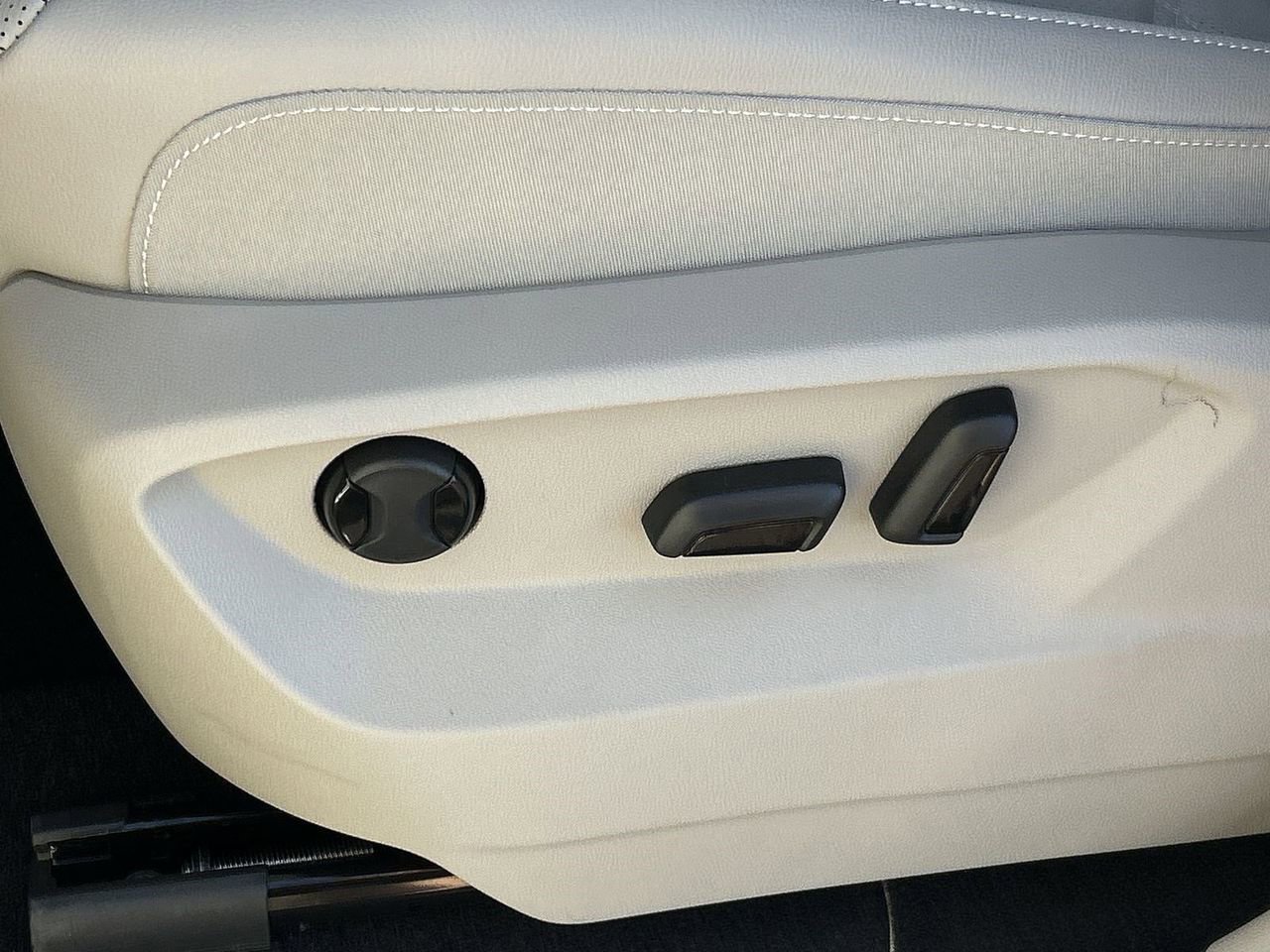 New 2026 Volkswagen Atlas SE image 16