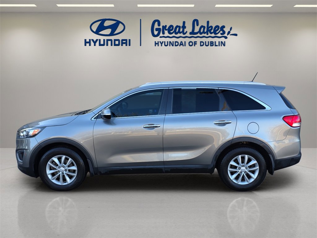 Used 2017 Kia Sorento LX image 2