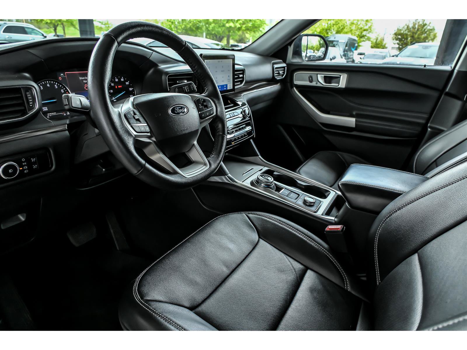 Used 2023 Ford Explorer Limited AWD/4WD image 10