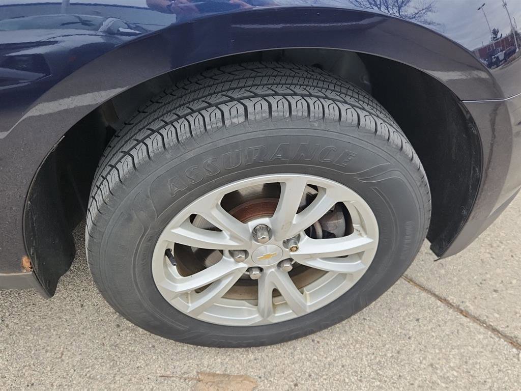 Used 2017 Chevrolet Equinox LT w/ Convenience Package image 2