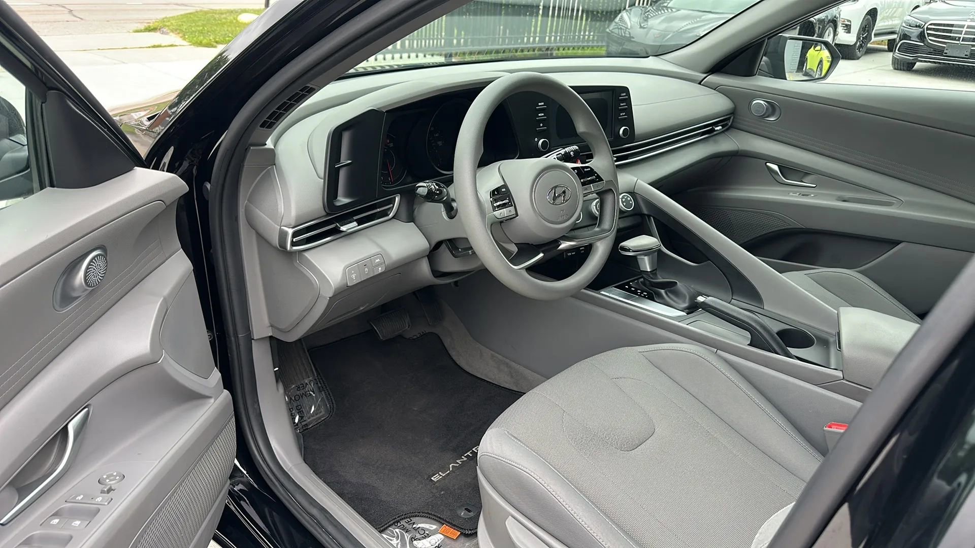 Used 2021 Hyundai Elantra SE w/ Cargo Package image 11