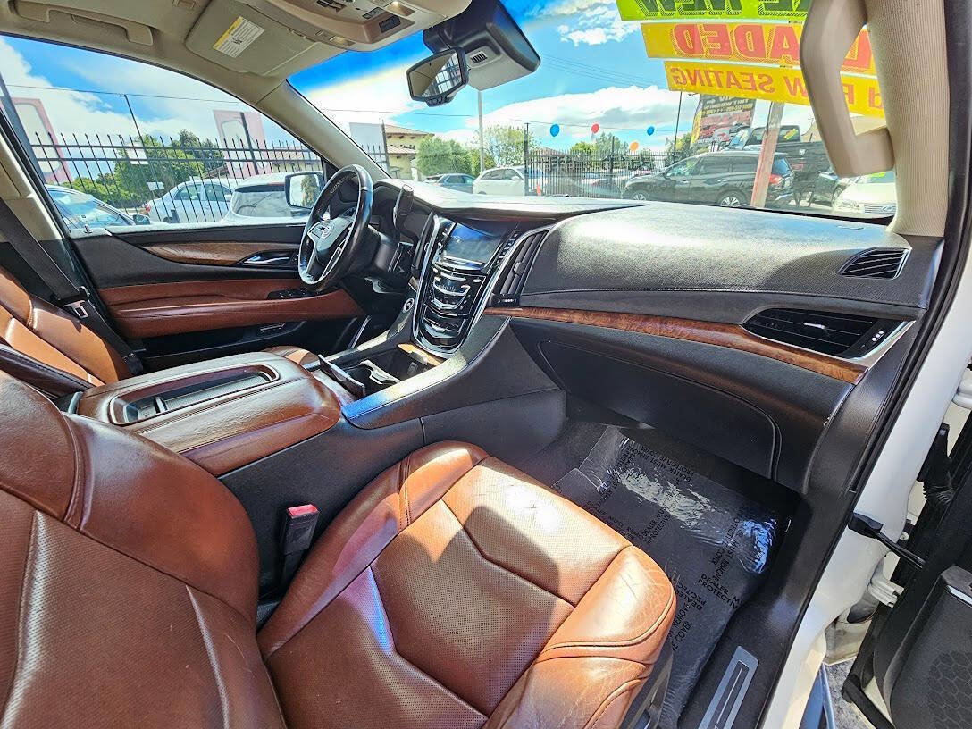 Used 2015 Cadillac Escalade Luxury image 14