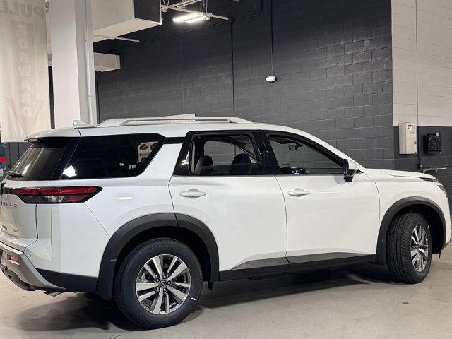 New 2025 Nissan Pathfinder SL image 7