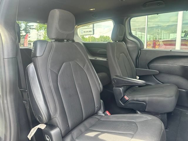 Used 2018 Chrysler Pacifica Touring Plus w/ S Appearance Package FWD image 14
