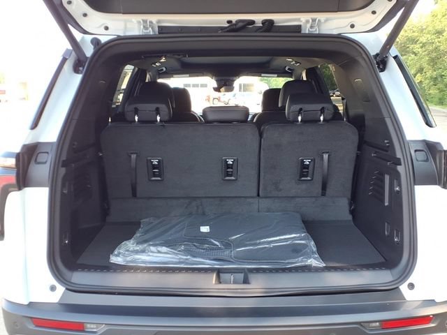 New 2027 Chevrolet Traverse LT w/ Sun and Wheel Package FWD image 5