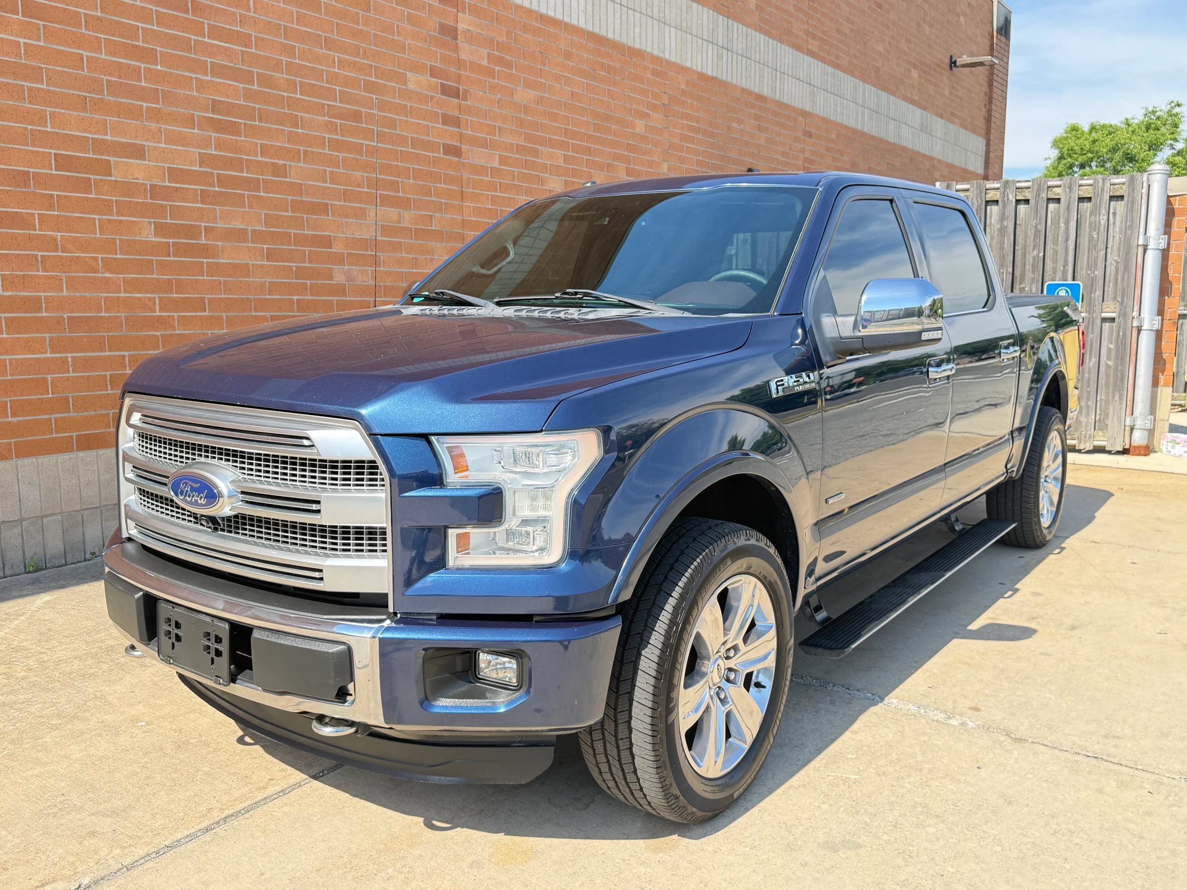 Used 2015 Ford F150 Platinum w/ Equipment Group 701A Luxury AWD/4WD image 3