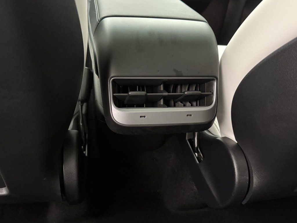 Used 2025 Tesla Model Y Performance image 26