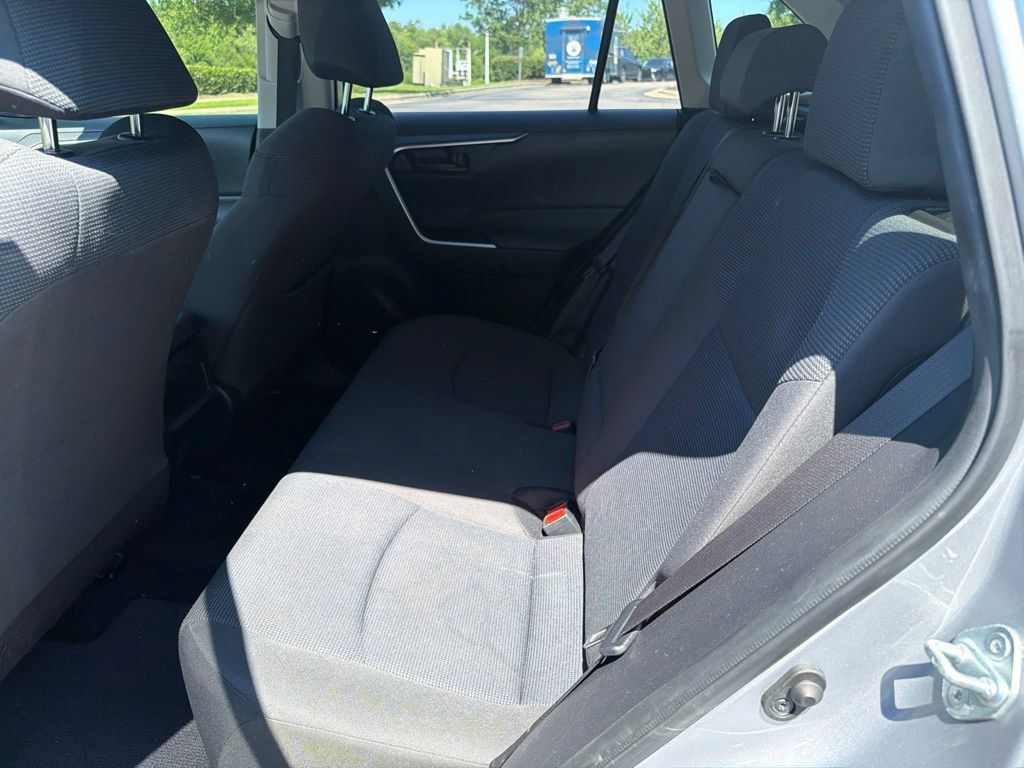 Used 2019 Toyota RAV4 LE FWD image 10