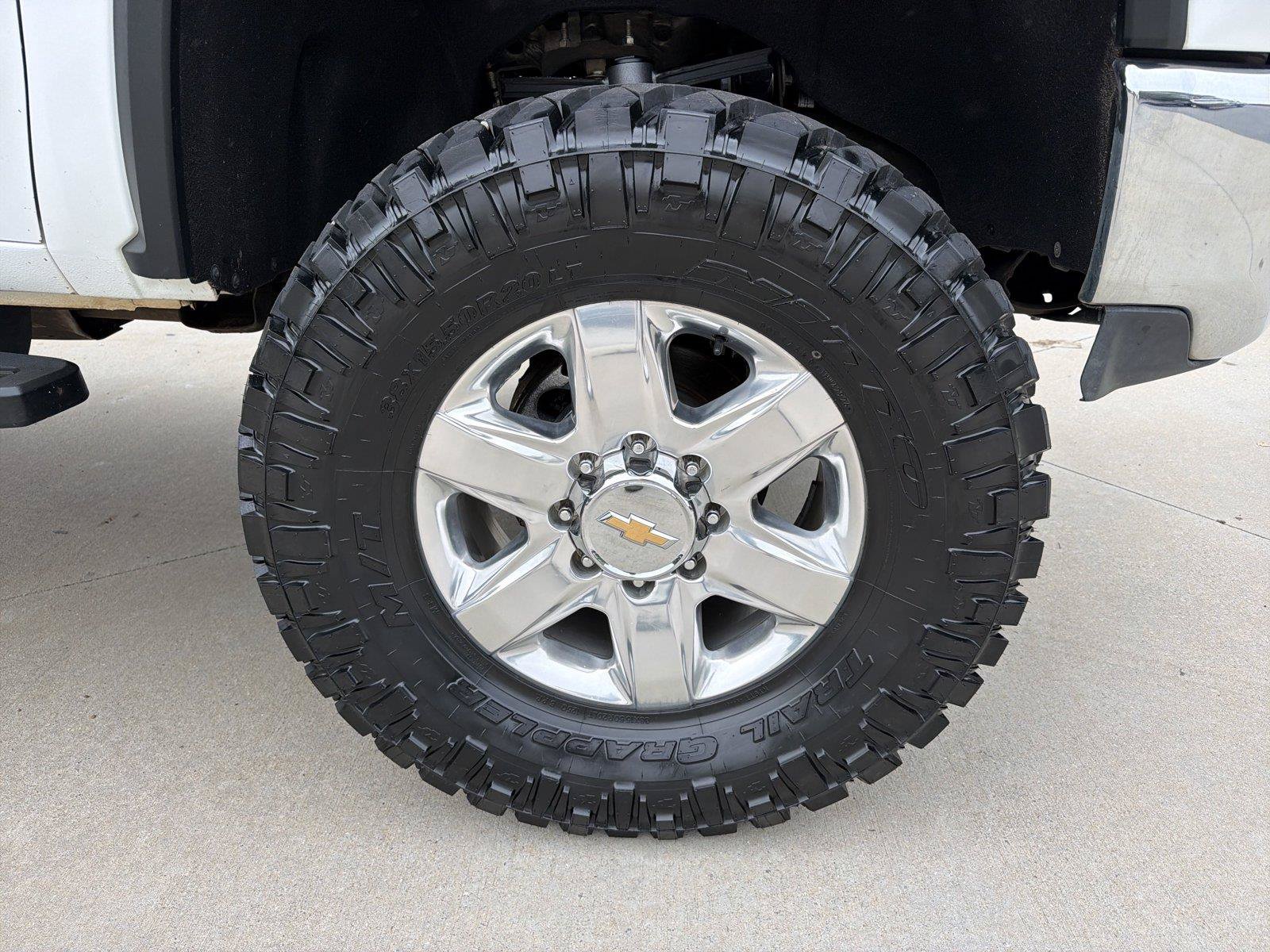 Used 2020 Chevrolet Silverado 2500 LTZ w/ LTZ Premium Package AWD/4WD image 10