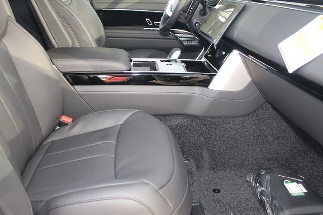 New 2026 Land Rover Range Rover Long Wheelbase SE image 3