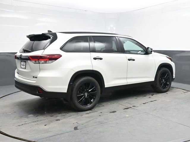 Used 2019 Toyota Highlander SE w/ Nightshade Edition AWD/4WD image 7