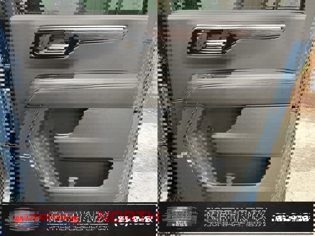 Used 2025 Chevrolet Suburban Premier image 24