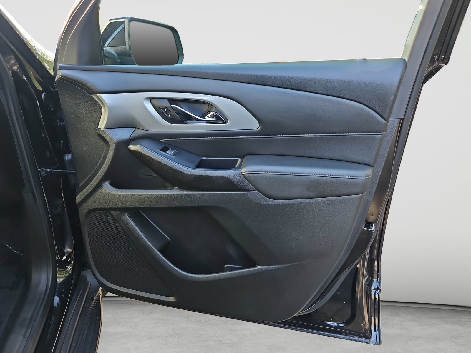 Used 2022 Chevrolet Traverse LT FWD image 37