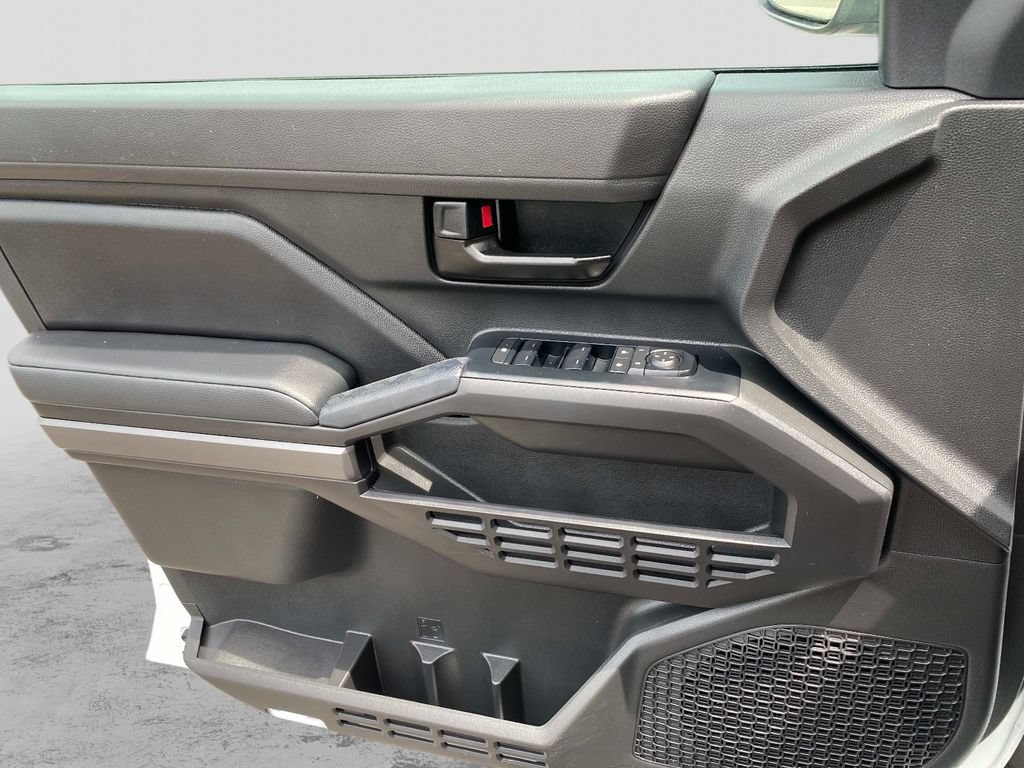 Used 2025 Toyota Tacoma SR5 AWD/4WD image 23
