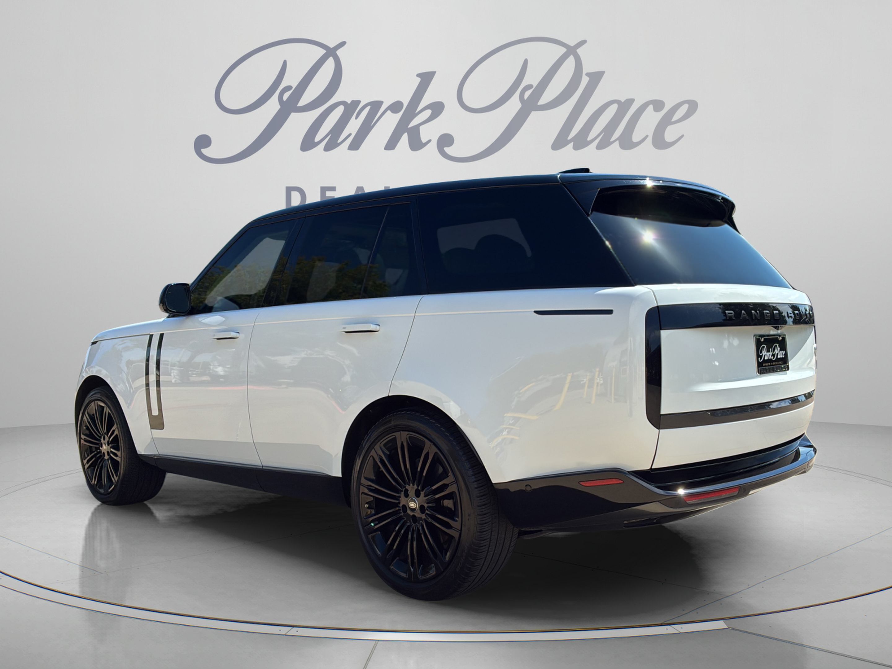Used 2023 Land Rover Range Rover SE AWD/4WD image 3