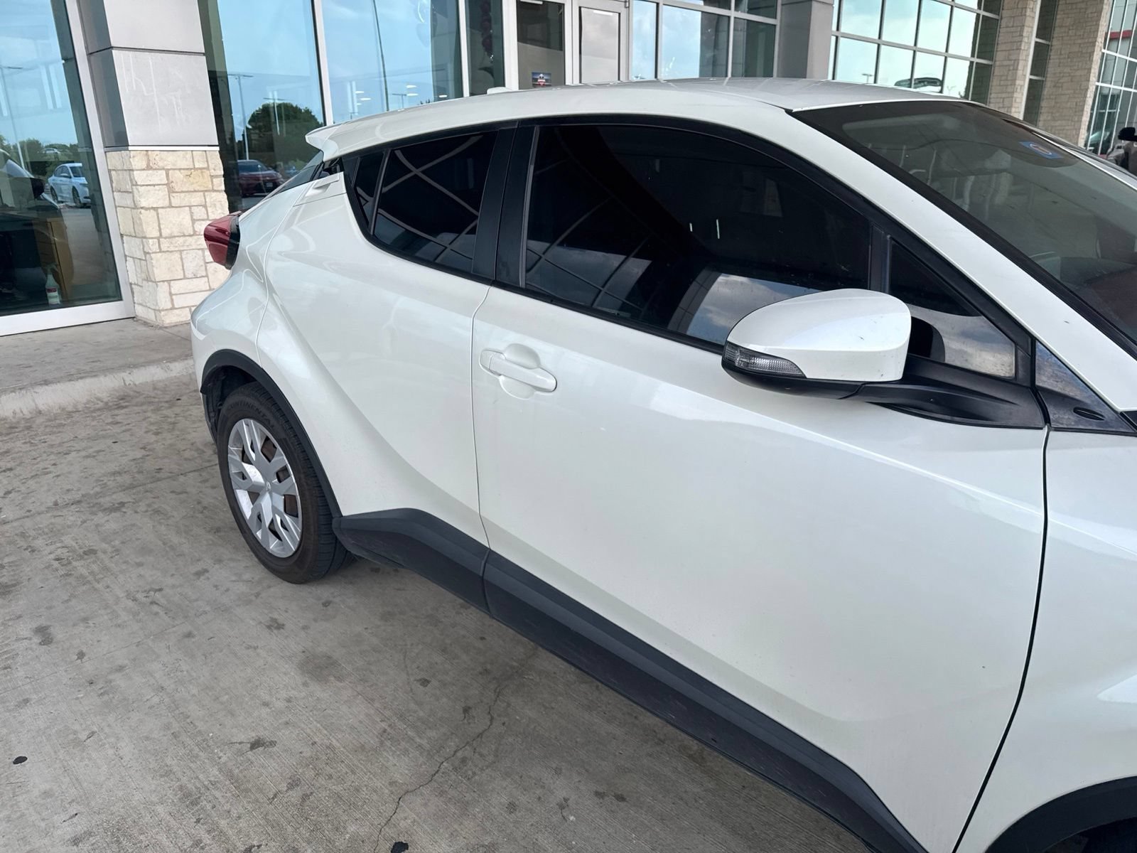 Used 2020 Toyota C-HR LE FWD image 20