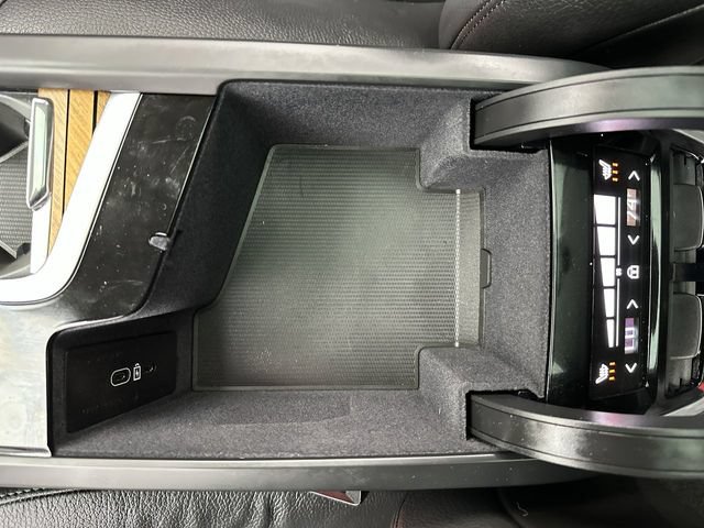 Certified 2025 Volvo XC90 T8 Plus w/ Protection Package Premier AWD/4WD image 21