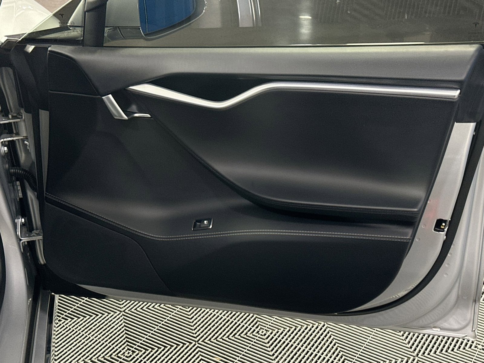 Used 2016 Tesla Model S 70 image 33