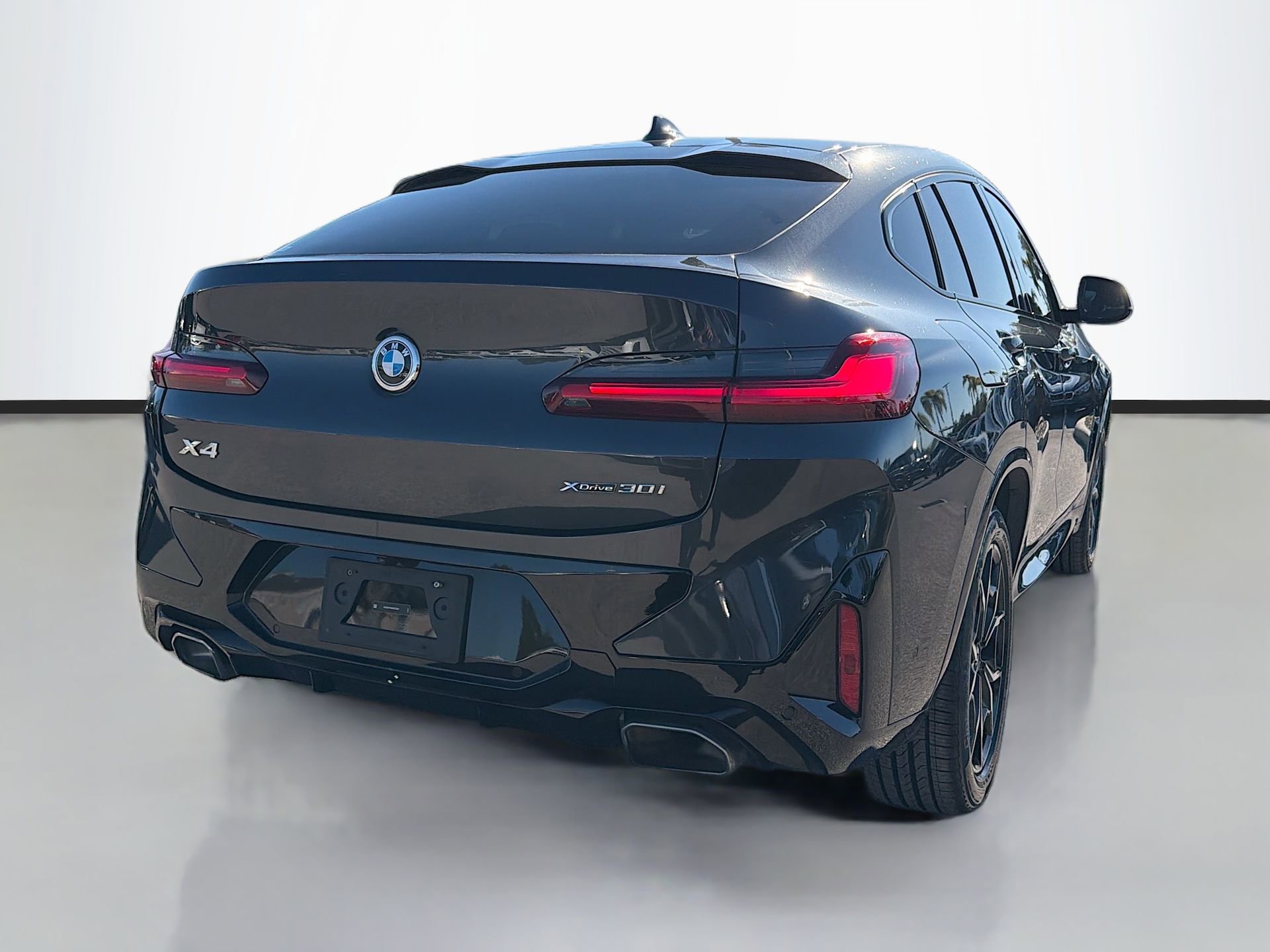 Certified 2025 BMW X4 xDrive30i image 4