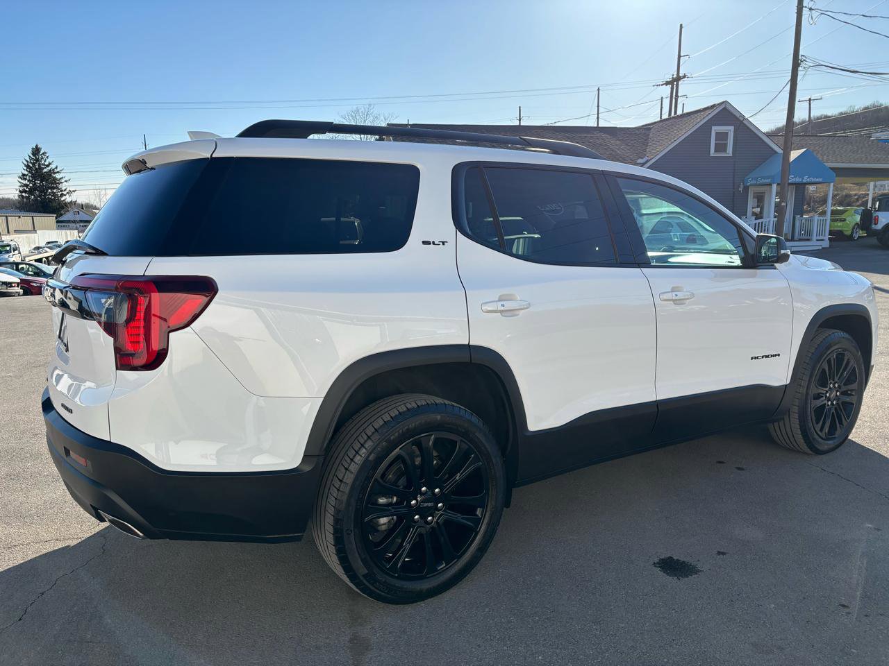 Used 2023 GMC Acadia SLT w/ Elevation Edition image 5