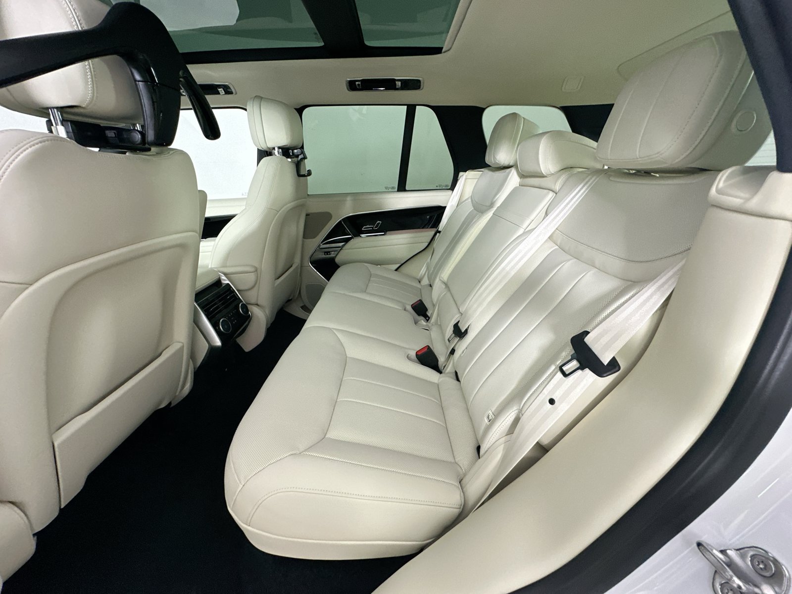 New 2026 Land Rover Range Rover SE AWD/4WD image 37