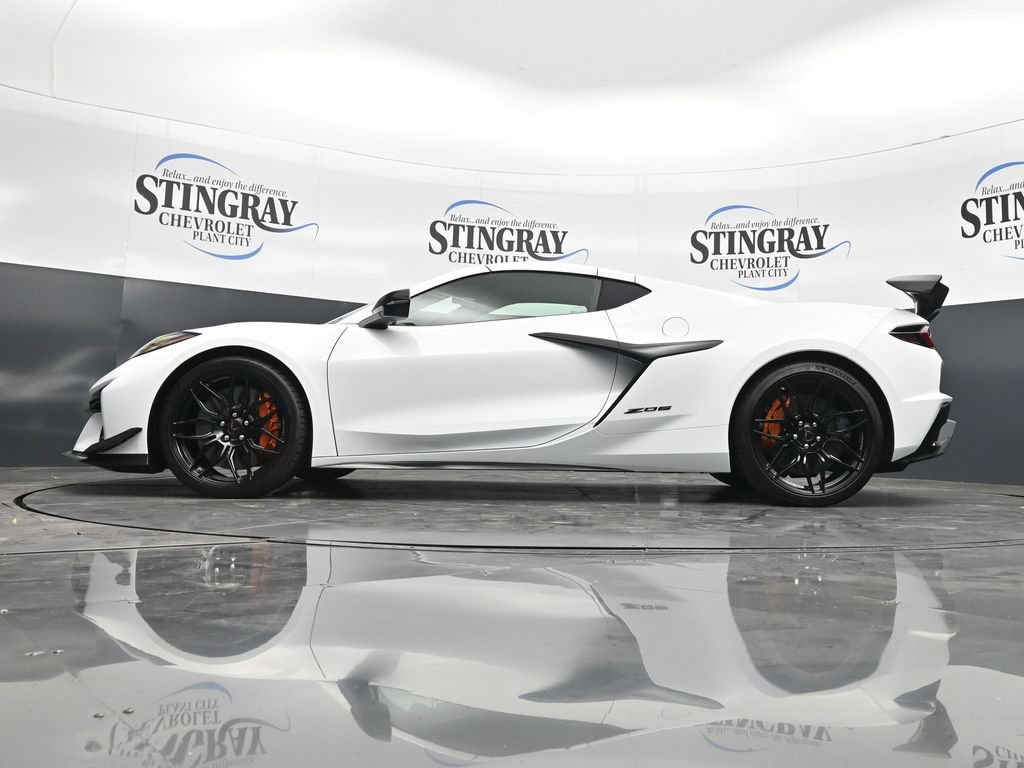 Used 2025 Chevrolet Corvette Z06 w/ Stealth Interior Trim Package RWD image 29