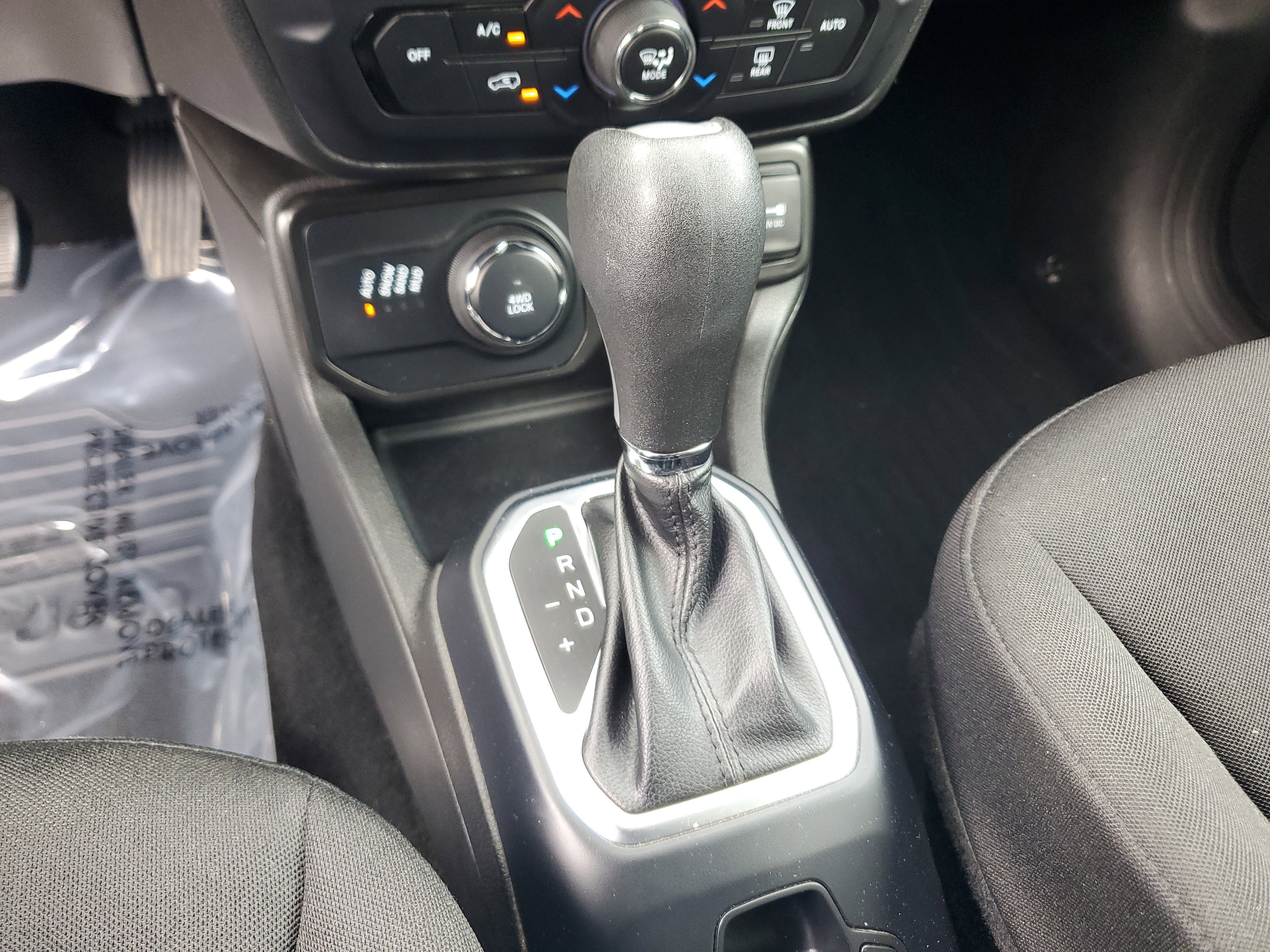Used 2021 Jeep Renegade Latitude AWD/4WD image 22