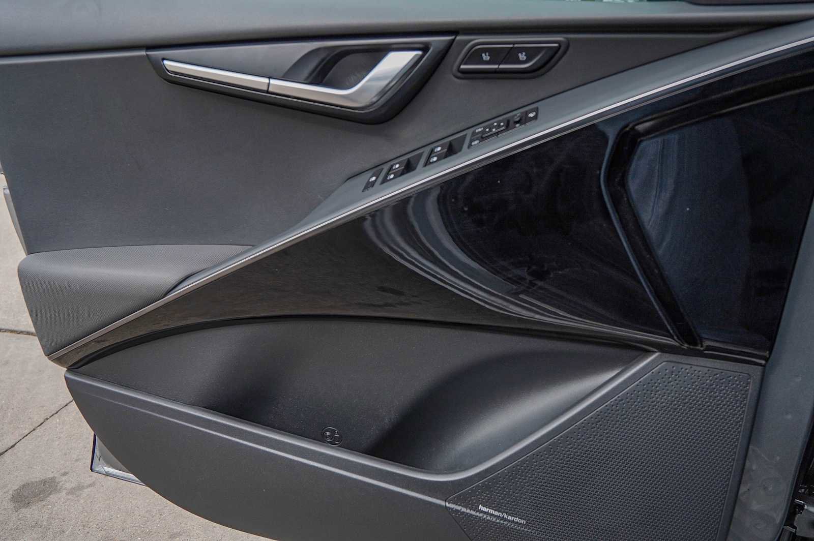 Certified 2024 Kia Niro SX Touring image 24