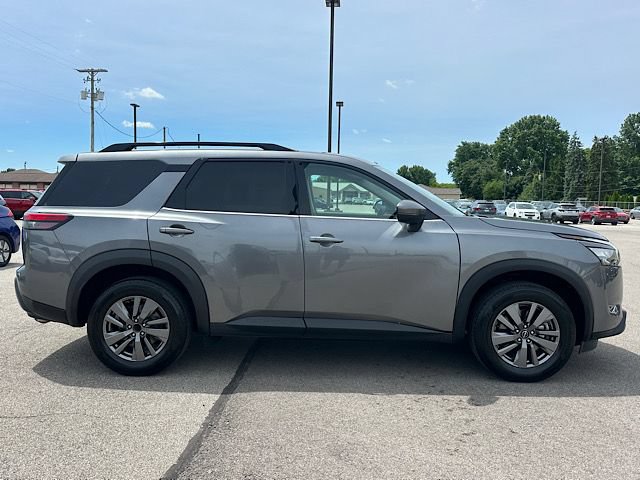 Used 2025 Nissan Pathfinder SV FWD image 9