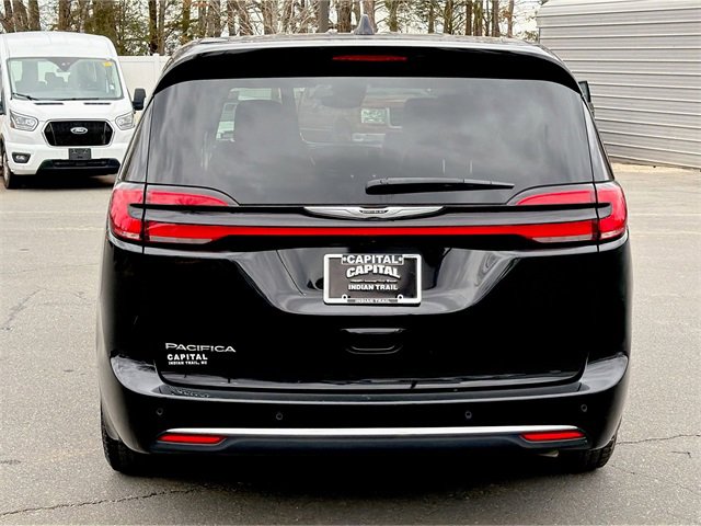 Used 2024 Chrysler Pacifica Touring-L image 12