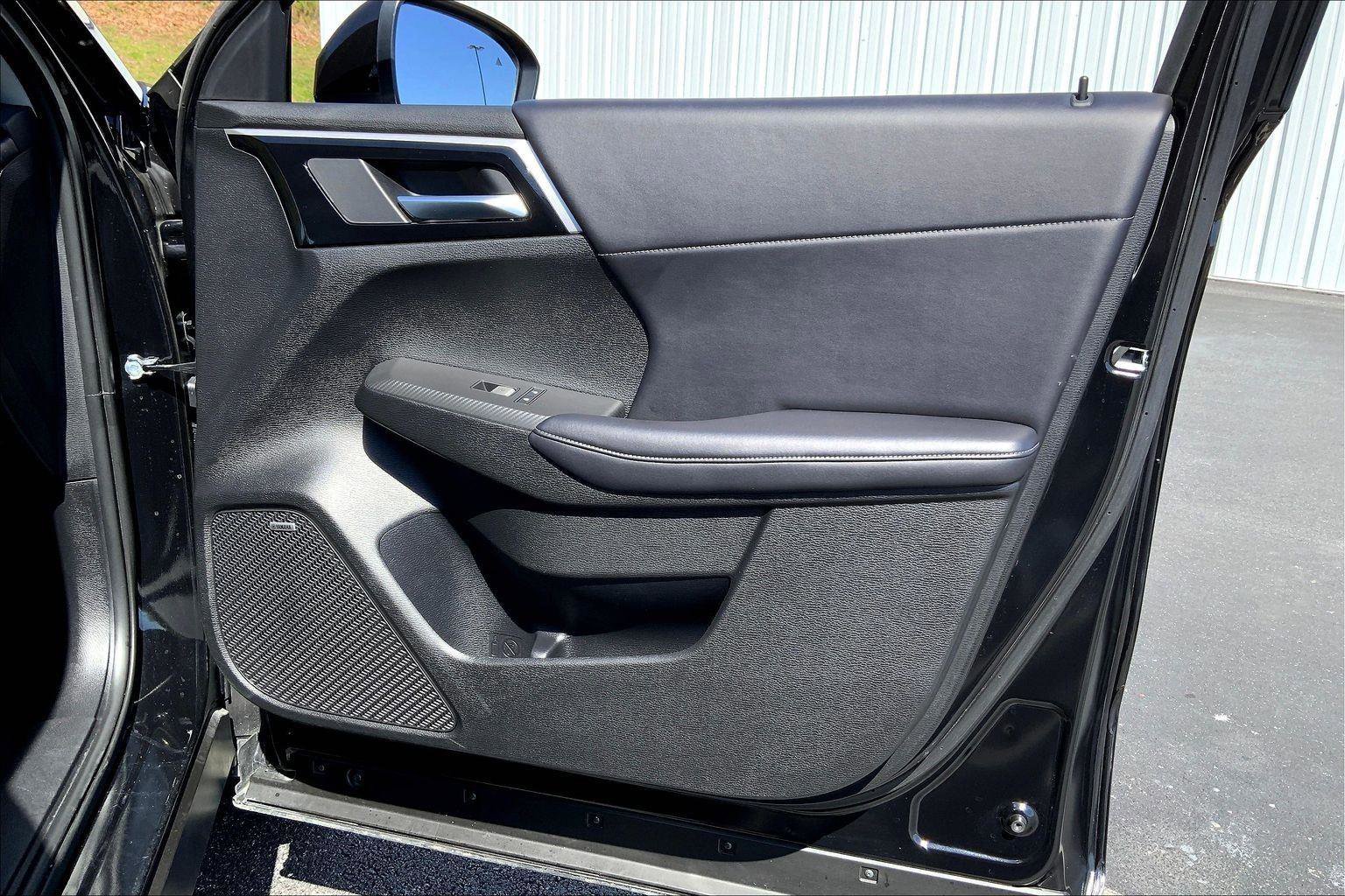 Used 2025 Mitsubishi Outlander SE image 22