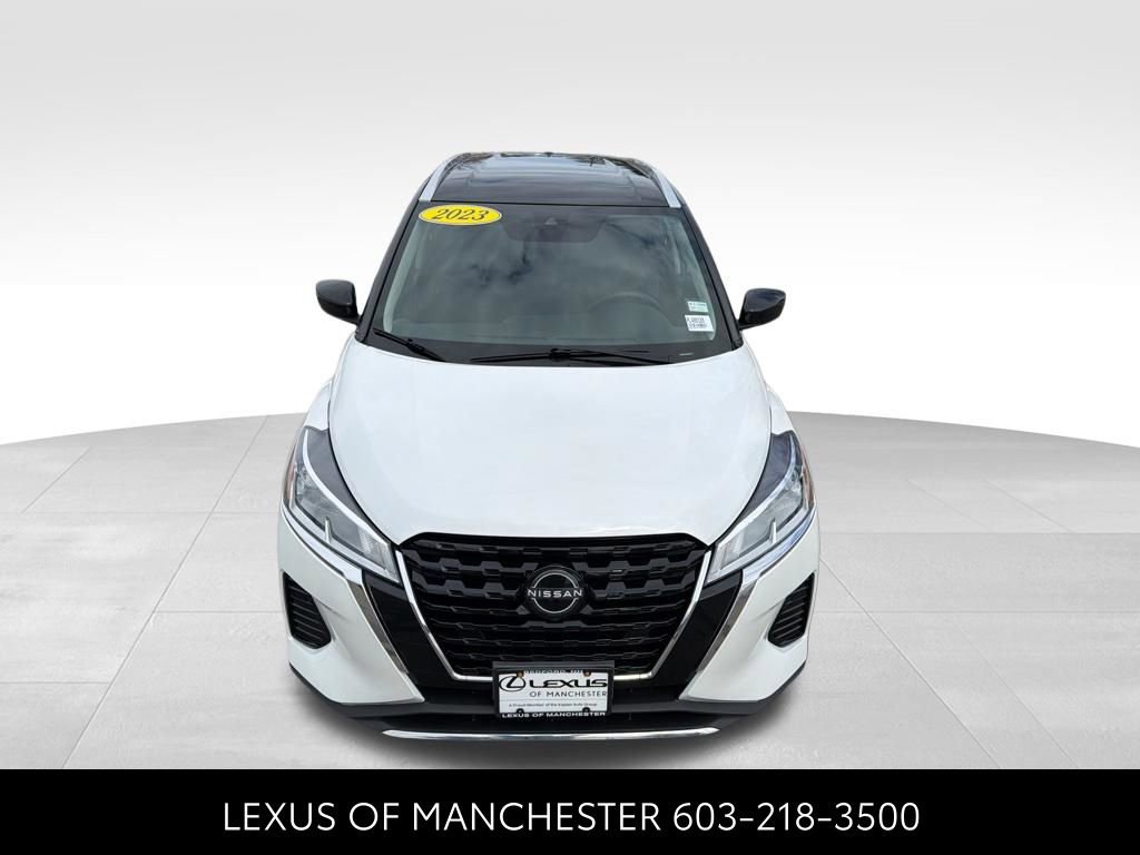Used 2023 Nissan Kicks SV image 2
