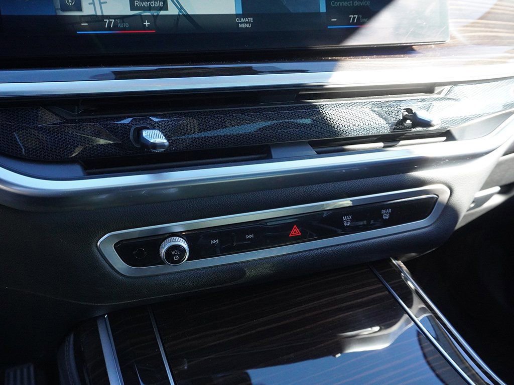 Used 2023 BMW X7 xDrive40i w/ Parking Assistance Package image 56