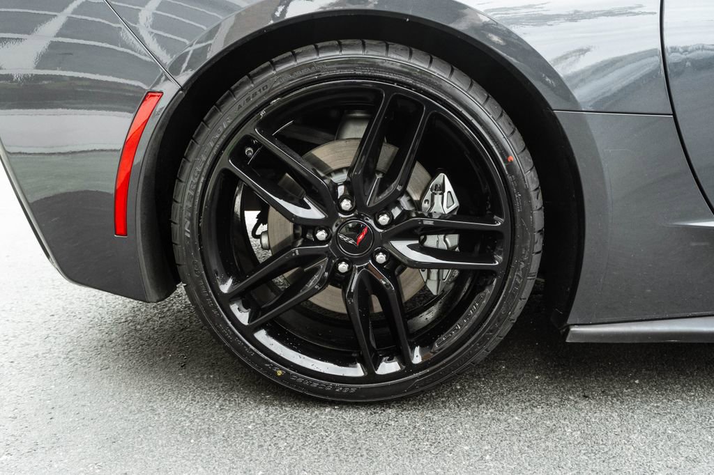 Used 2019 Chevrolet Corvette Stingray Coupe w/ Carbon Flash Badge Package RWD image 26