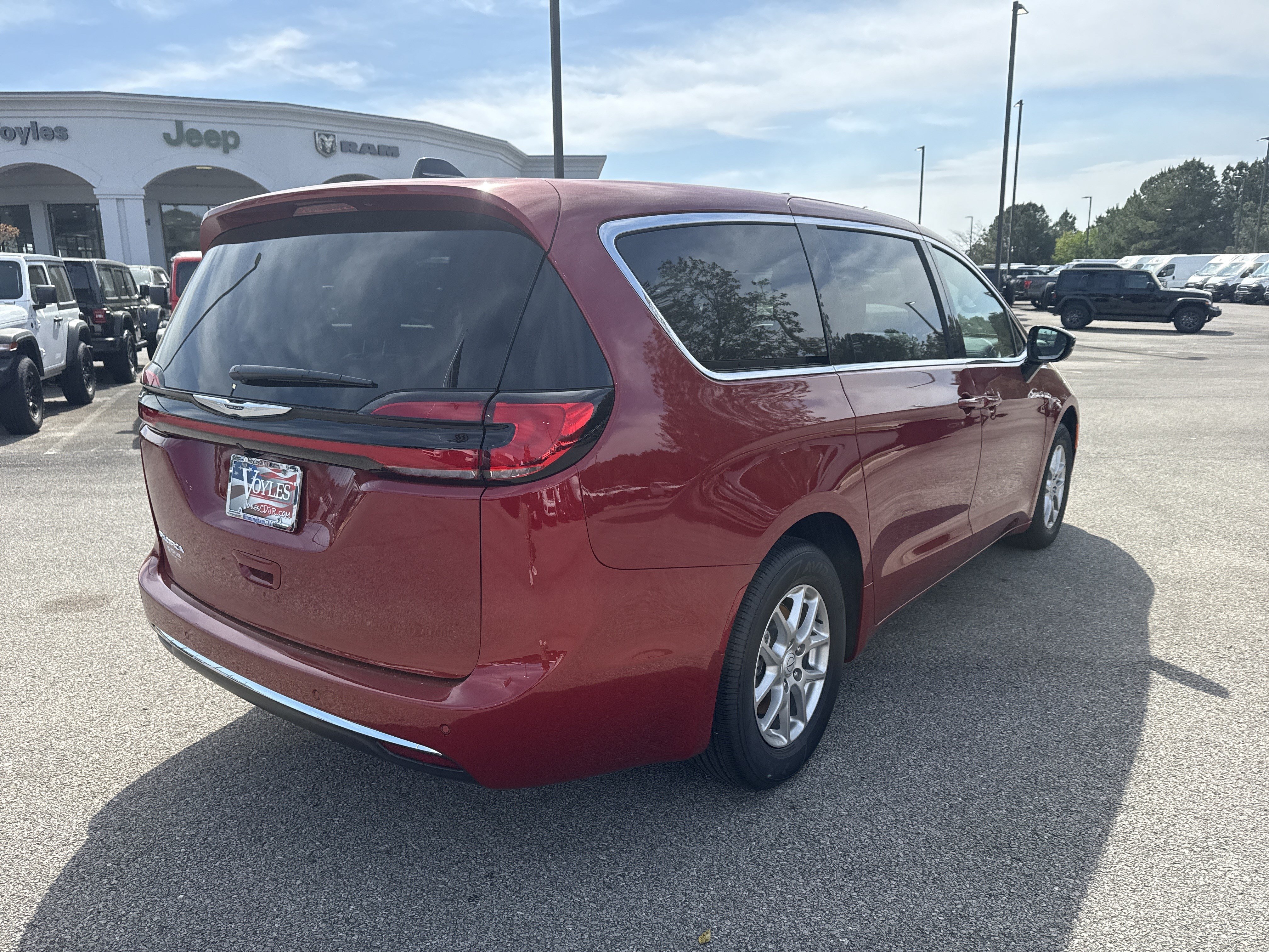 New 2026 Chrysler Pacifica Select FWD image 7
