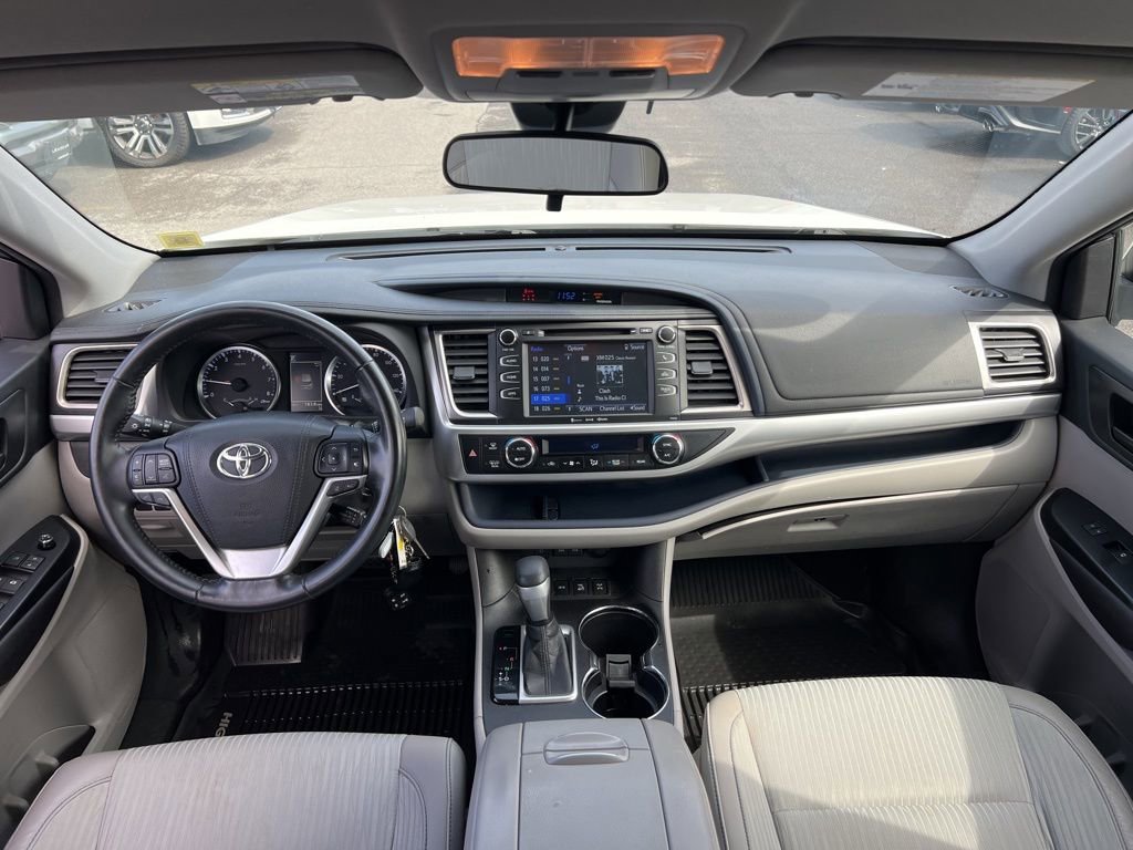 Used 2017 Toyota Highlander LE AWD/4WD image 17