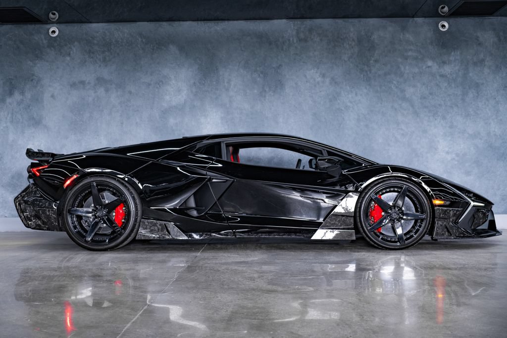 Used 2024 Lamborghini Revuelto AWD/4WD image 8