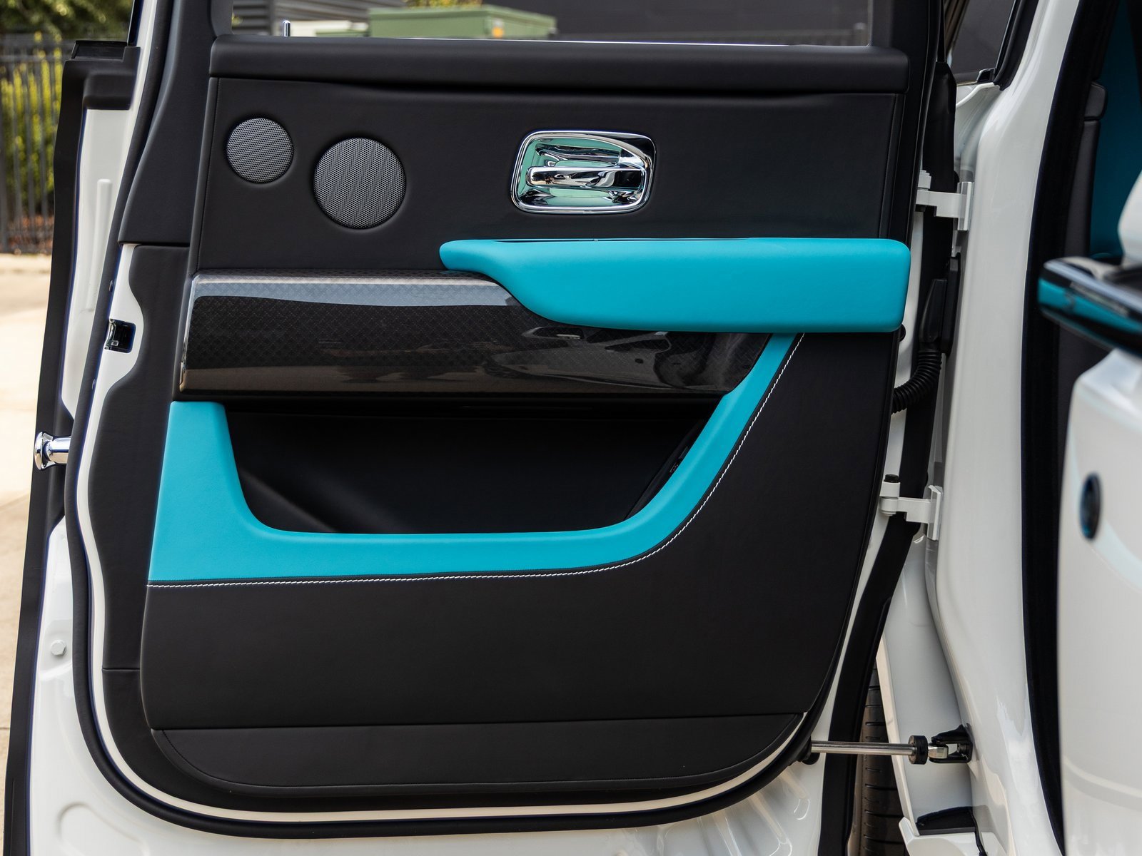 New 2026 Rolls-Royce Cullinan Black Badge image 50