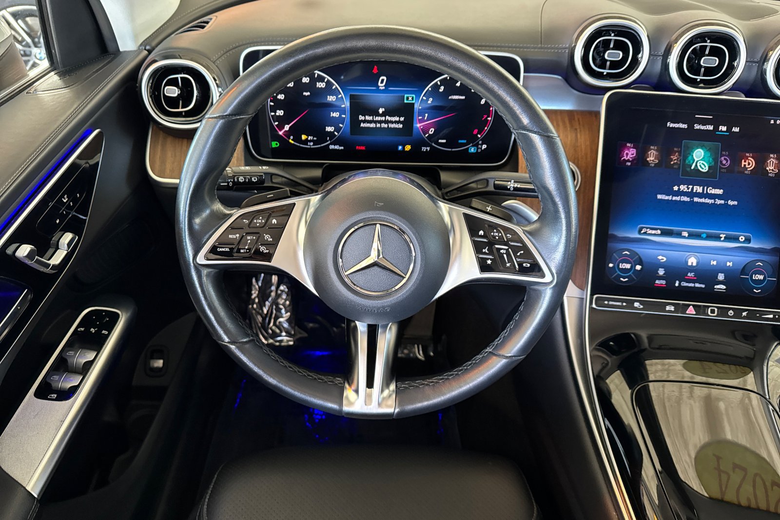 Used 2024 Mercedes-Benz GLC 300 4MATIC image 17