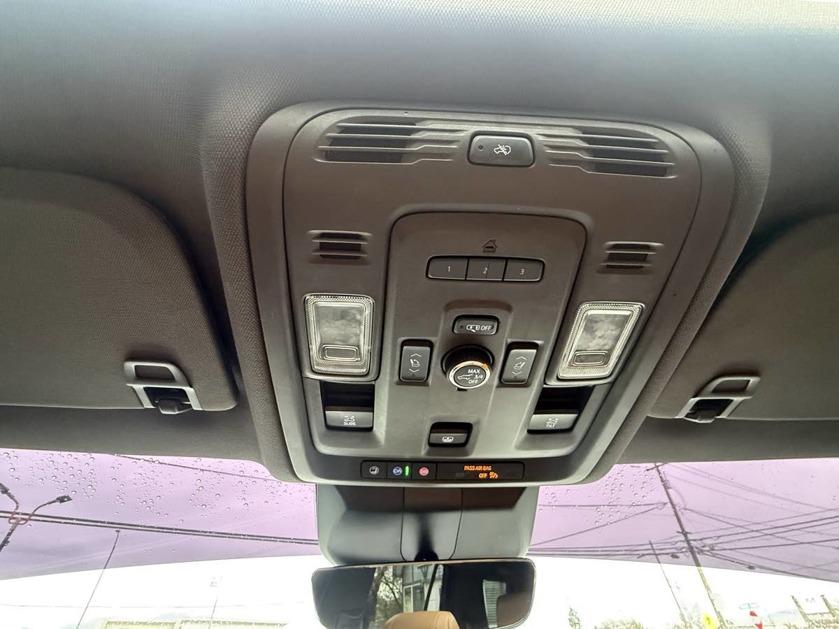 Used 2021 Cadillac Escalade Premium Luxury image 19