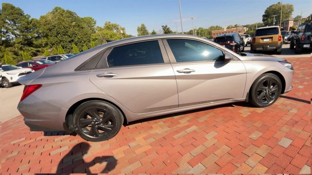 Used 2023 Hyundai Elantra Blue FWD image 2