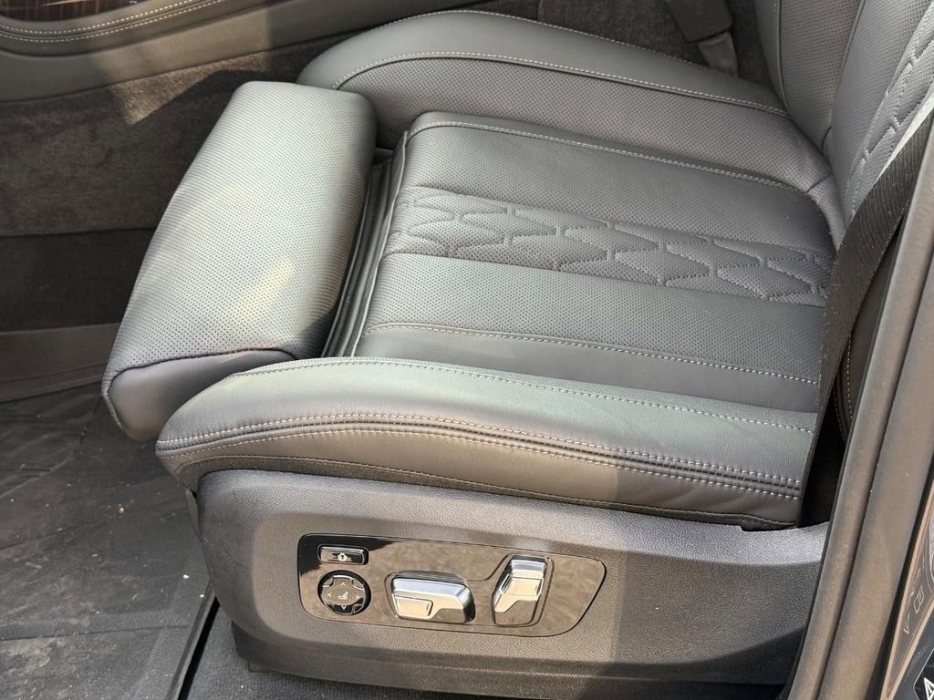 New 2026 BMW X7 xDrive40i w/ Executive Package image 18